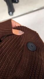 Large Buttoned Knitted Cardigan Brown – Image 3